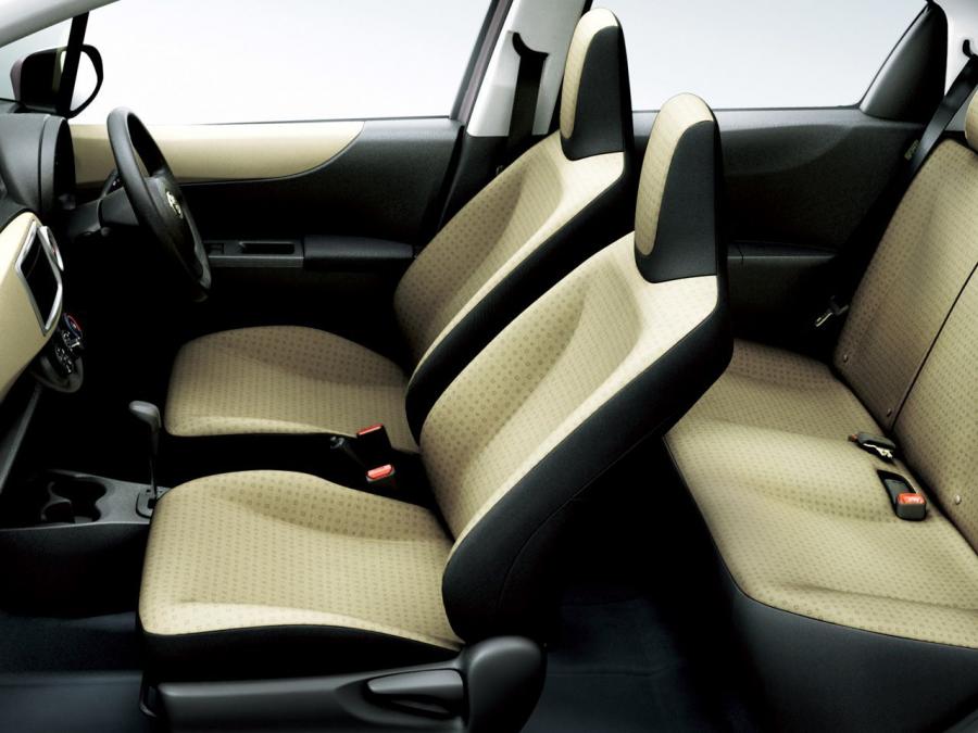  Toyota Vitz 2010 года  (фото 8 из 13)